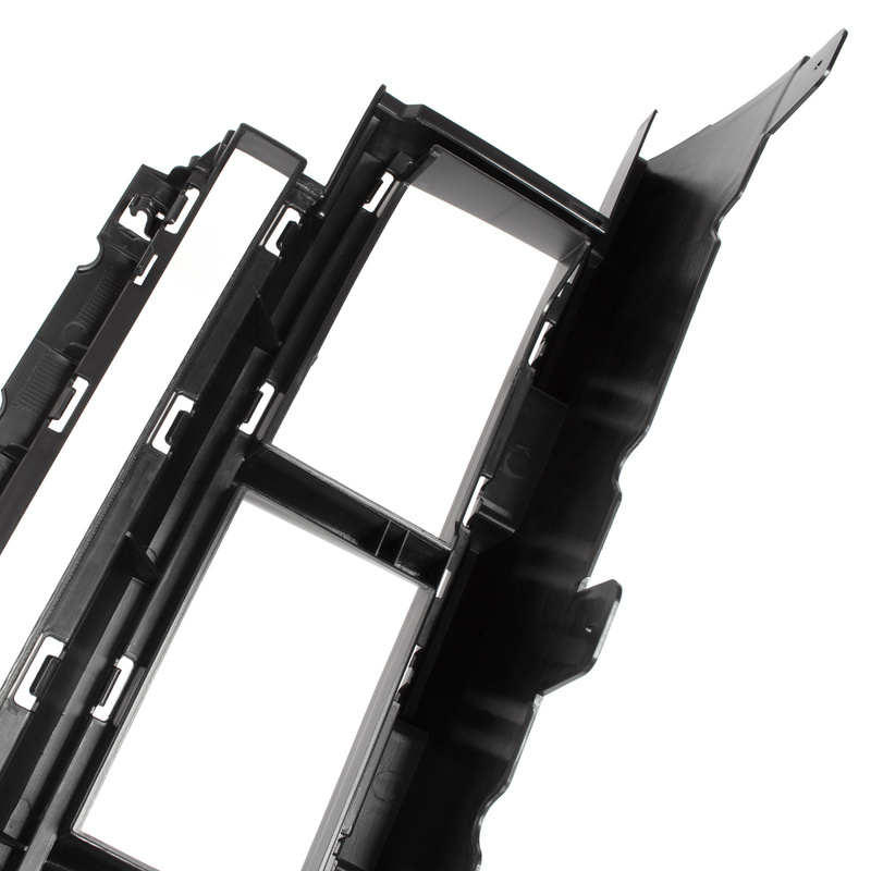 Mercedes C117 X117 CLA-Klasa 16-19 atrapa kratka w zderzak przedni środkowa CZARNA