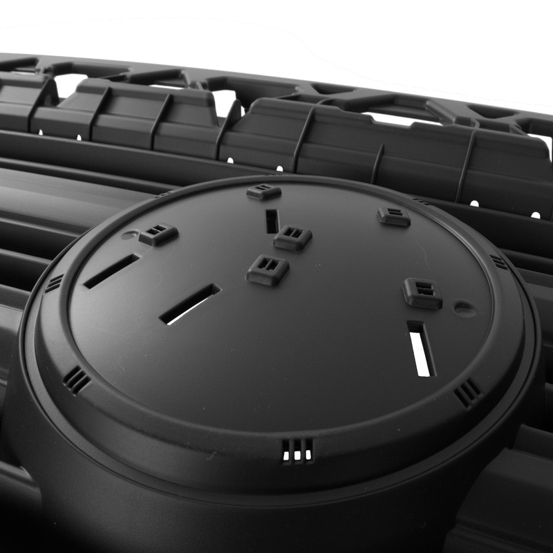 VW Crafter 2018- atrapa między reflektory (grill) CZARNA z chromowaną listwą