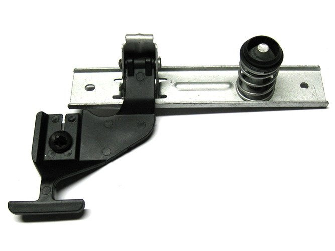 Renault Clio II 01-06 Bonnet / hood lock