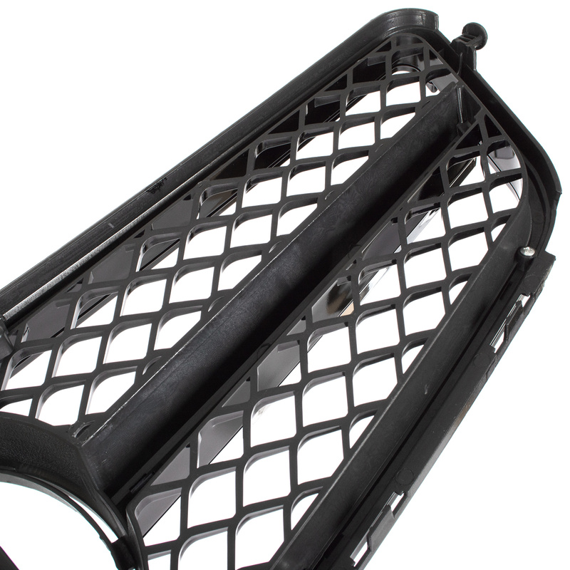 Mercedes Klasa C W204 19-23 atrapa między reflektory (grill) PIANO BLACK-+-CHROM
