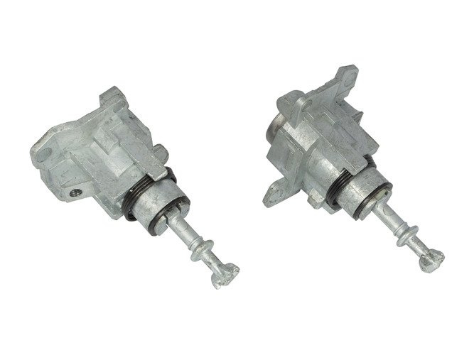 Toyota Hiace 2005- Front door lock / insert 2 pcs set